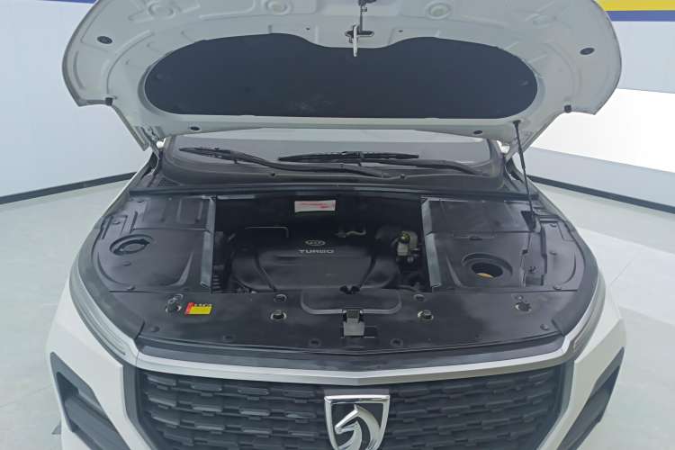 Used Baojun 530 2021 Global Car Anniversary Edition 1.5T CVT Luxury Model 6 Seats Engine Bay