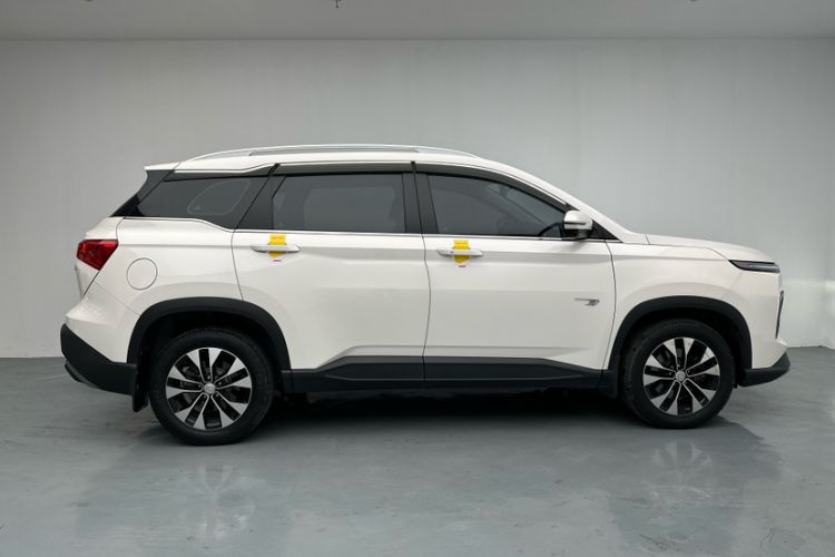 Used Baojun 530 2021 Global Car Anniversary Edition 1.5T CVT Prestige Connected Model 5 Seats Exterior 2
