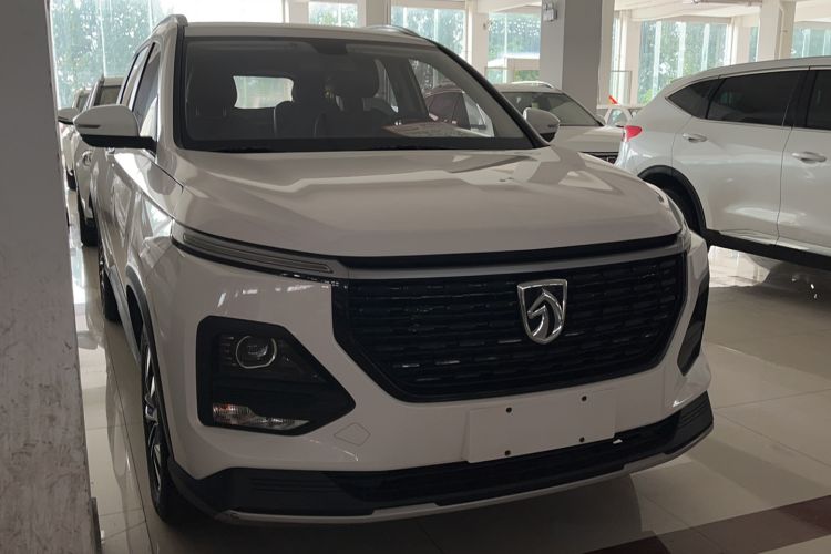 Used Baojun 530 2021 Global Car Anniversary Edition 1.5T CVT Luxury Model 6 Seats Exterior 2