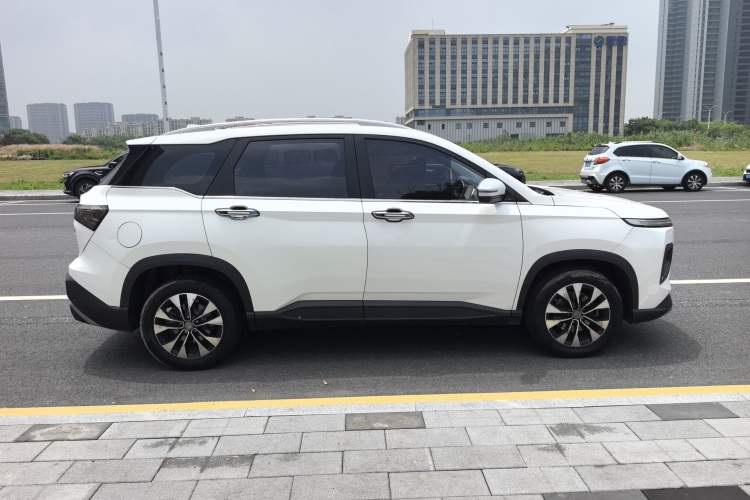 Used Baojun 530 2021 Global Car Anniversary Edition 1.5T CVT Prestige Connected Model 7 Seats Exterior 2