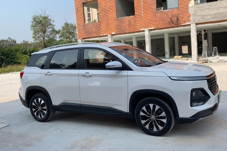 Used Baojun 530 2021 Global Car Anniversary Edition 1.5T CVT Luxury Model 6 Seats Exterior 2