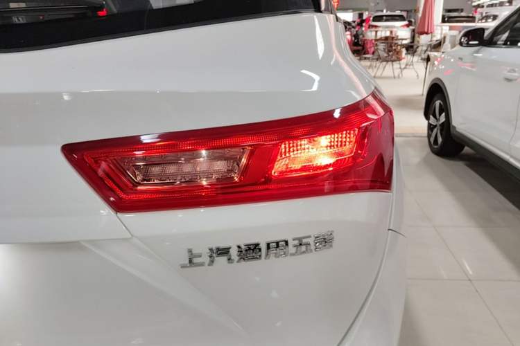 Used Baojun 530 2021 Global Car Anniversary Edition 1.5T CVT Luxury Model 7 Seats Exterior 3