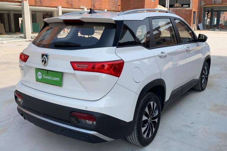 Used Baojun 530 2021 Global Car Anniversary Edition 1.5T CVT Luxury Model 6 Seats Exterior 3