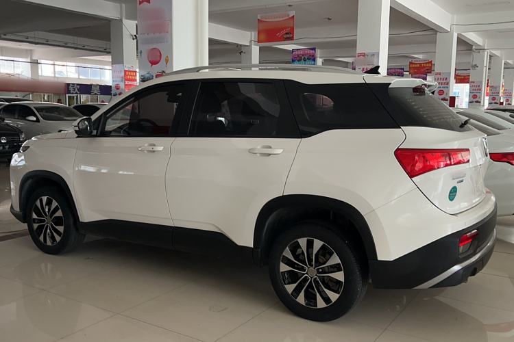 Used Baojun 530 2021 Global Car Anniversary Edition 1.5T CVT Luxury Model 6 Seats Exterior 5