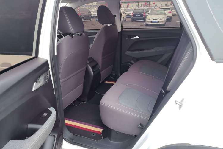 Used Baojun 530 2021 Global Car Anniversary Edition 1.5T Manual Comfort Model 5 Seats Exterior 5