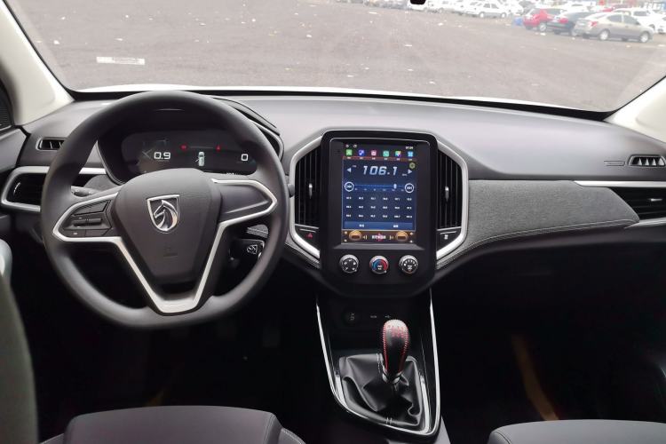 Used Baojun 530 2021 Global Car Anniversary Edition 1.5T Manual Comfort Model 5 Seats Exterior 6