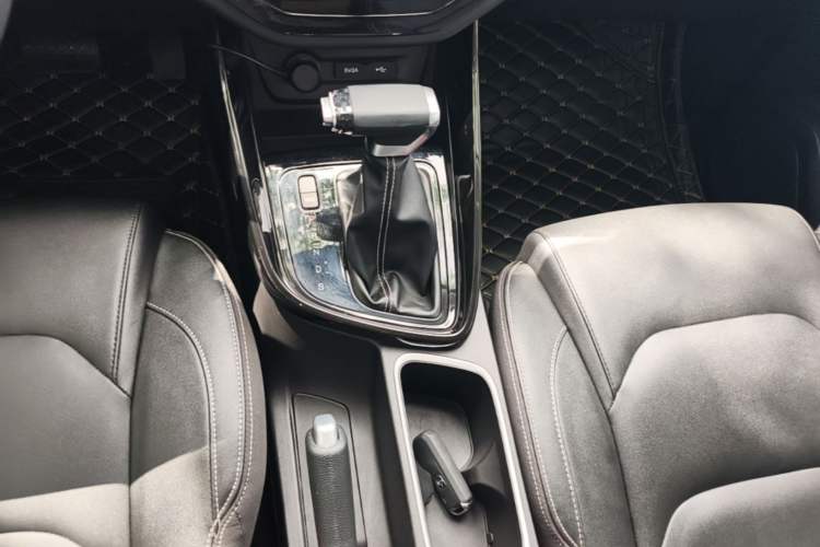 Used Baojun 530 2021 Global Car Anniversary Edition 1.5T CVT Luxury Model 7 Seats Gear Lever