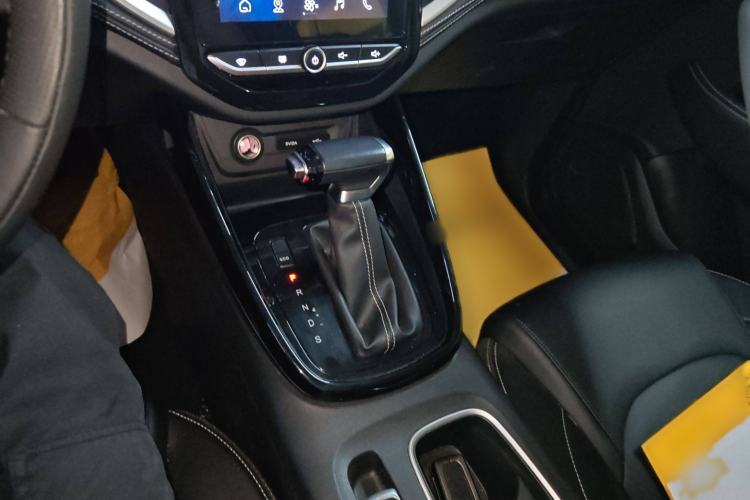 Used Baojun 530 2021 Global Car Anniversary Edition 1.5T CVT Prestige Connected Model 5 Seats Gear Lever