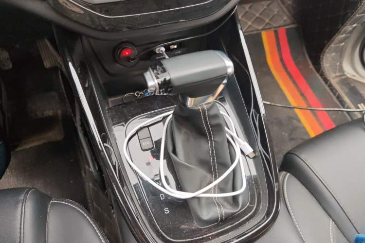 Used Baojun 530 2021 Global Car Anniversary Edition 1.5T CVT Prestige Connected Model 7 Seats Gear Lever