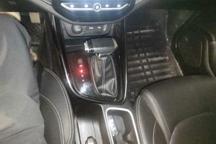 Used Baojun 530 2021 Global Car Anniversary Edition 1.5T CVT Luxury Model 5 Seats Gear Lever