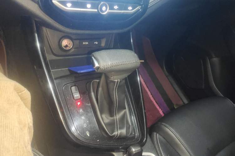 Used Baojun 530 2021 Global Car Anniversary Edition 1.5T CVT Luxury Model 7 Seats Gear Lever