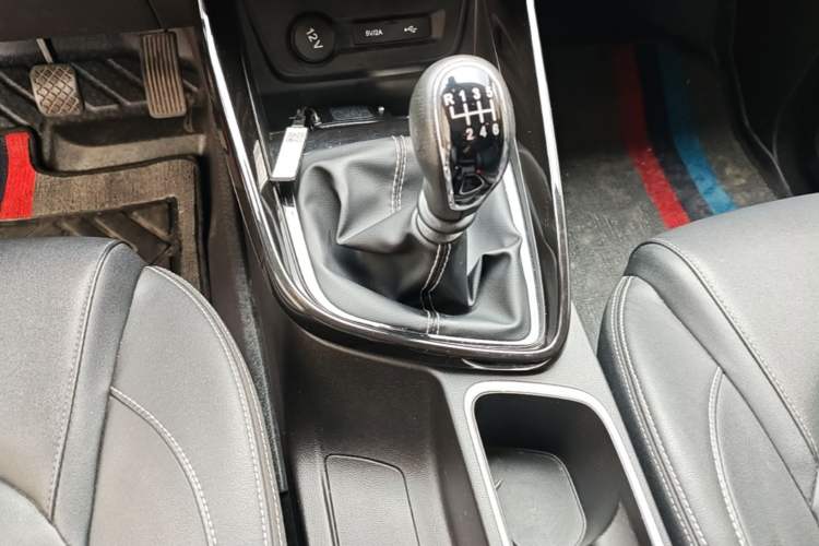 Used Baojun 530 2021 Global Car Anniversary Edition 1.5T Manual Luxury Model 5 Seats Gear Lever