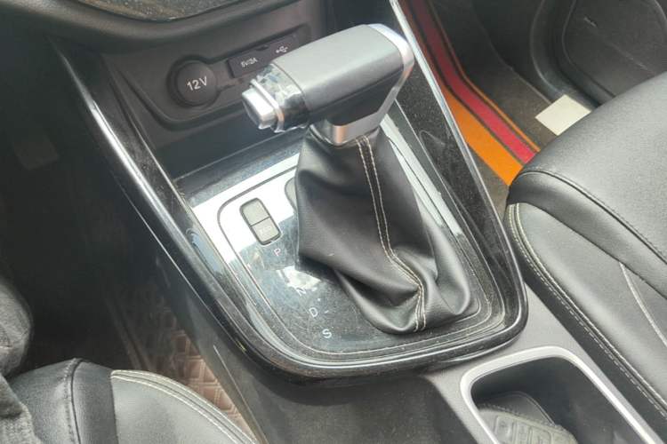 Used Baojun 530 2021 Global Car Anniversary Edition 1.5T CVT Luxury Model 5 Seats Gear Lever