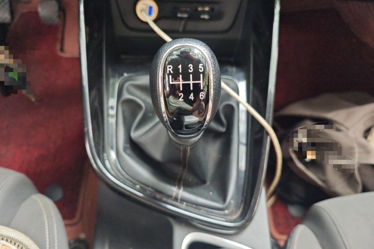 Used Baojun 530 2021 Global Car Anniversary Edition 1.5T Manual Comfort Model 6 Seats Gear Lever