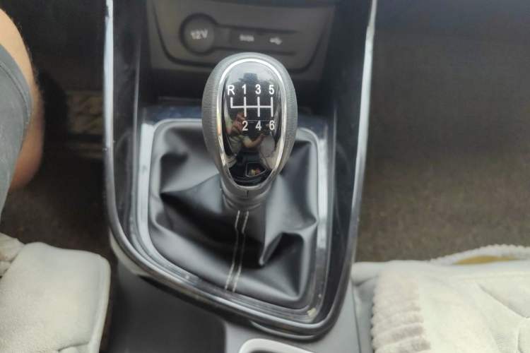 Used Baojun 530 2021 Global Car Anniversary Edition 1.5T Manual Luxury Model 6 Seats Gear Lever