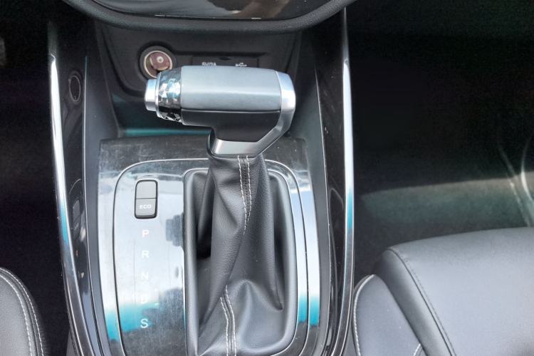 Used Baojun 530 2021 Global Car Anniversary Edition 1.5T CVT Prestige Connected Model 7 Seats Gear Lever