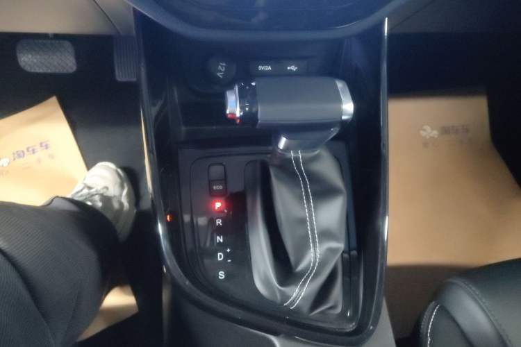 Used Baojun 530 2021 Global Car Anniversary Edition 1.5T CVT Luxury Model 5 Seats Gear Lever