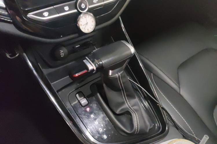 Used Baojun 530 2021 Global Car Anniversary Edition 1.5T CVT Luxury Model 7 Seats Gear Lever