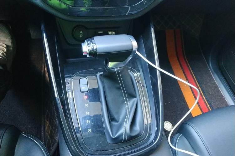 Used Baojun 530 2021 Global Car Anniversary Edition 1.5T CVT Prestige Connected Model 6 Seats Gear Lever