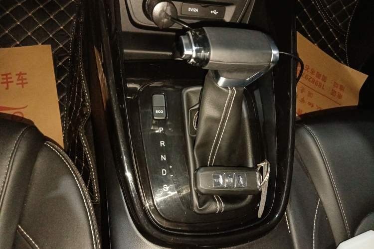 Used Baojun 530 2021 Global Car Anniversary Edition 1.5T CVT Prestige Connected Model 7 Seats Gear Lever