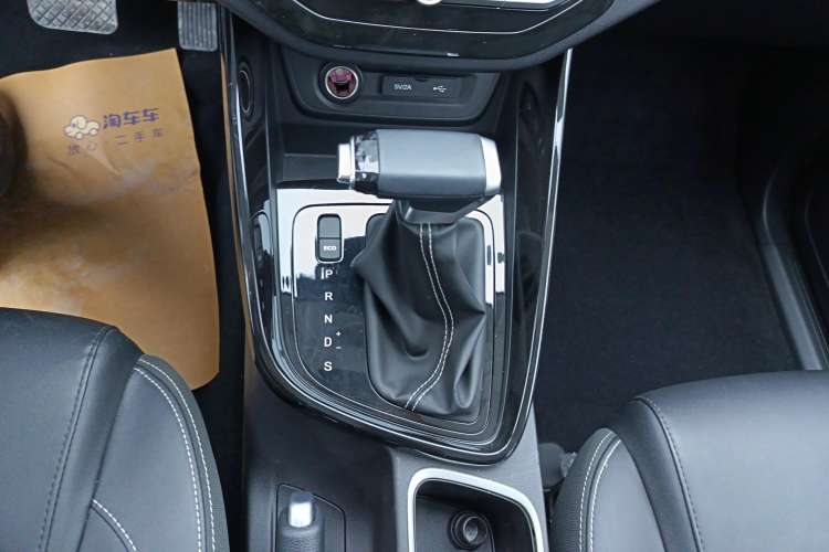 Used Baojun 530 2021 Global Car Anniversary Edition 1.5T CVT Luxury Model 6 Seats Gear Lever