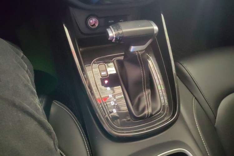 Used Baojun 530 2021 Global Car Anniversary Edition 1.5T CVT Prestige Connected Model 5 Seats Gear Lever