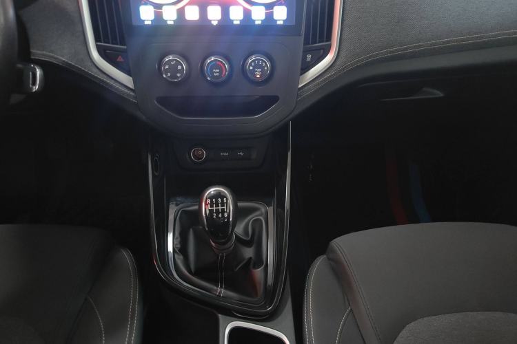 Used Baojun 530 2021 Global Car Anniversary Edition 1.5T Manual Comfort Model 5 Seats Gear Lever
