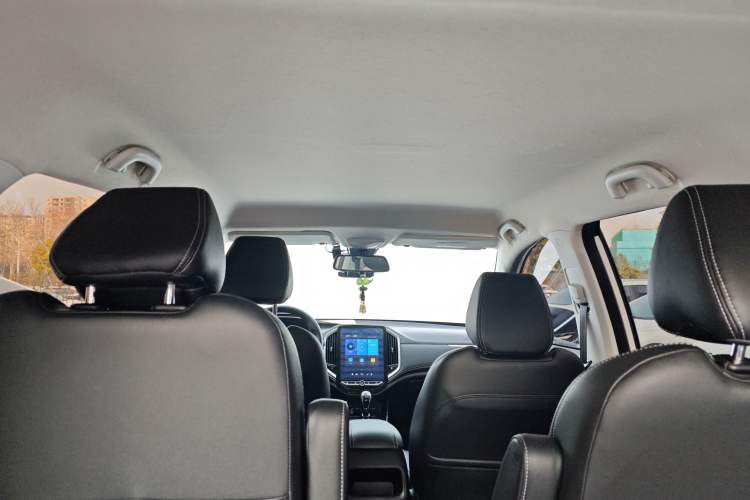 Used Baojun 530 2021 Global Car Anniversary Edition 1.5T Manual Luxury Model 6 Seats Headliner