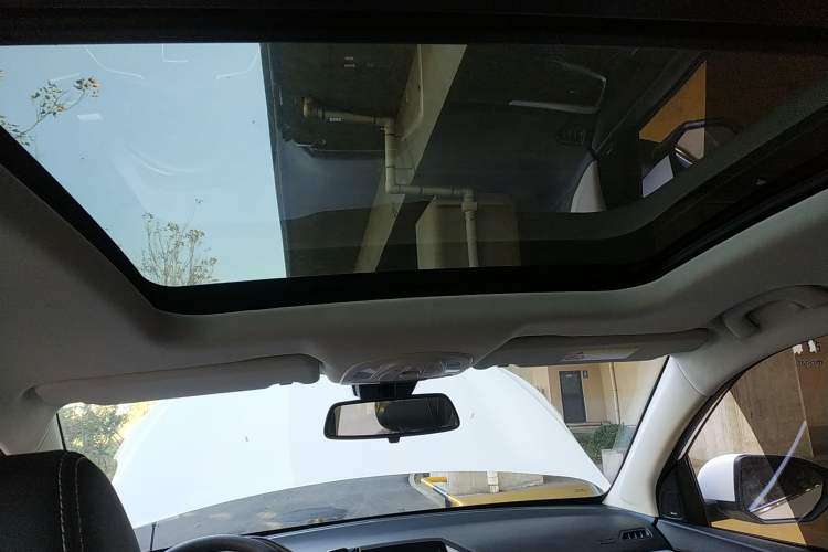 Used Baojun 530 2021 Global Car Anniversary Edition 1.5T CVT Prestige Connected Model 6 Seats Headliner