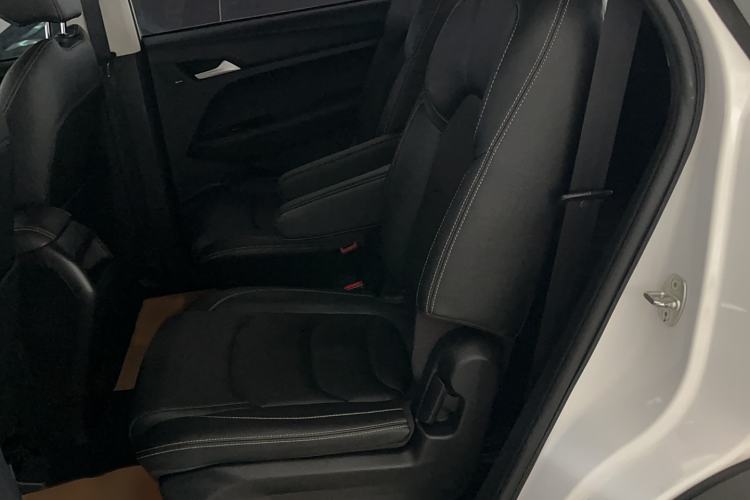 Used Baojun 530 2021 Global Car Anniversary Edition 1.5T CVT Luxury Model 6 Seats Interior 1