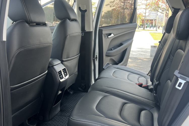Used Baojun 530 2021 Global Car Anniversary Edition 1.5T CVT Luxury Model 7 Seats Interior 1