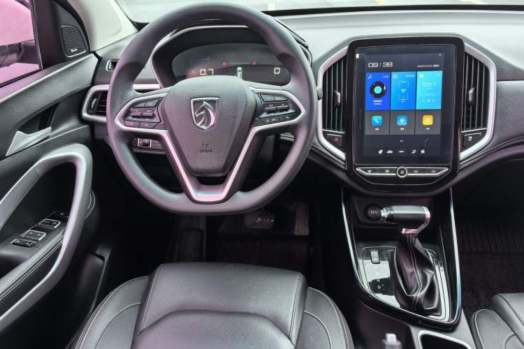 Used Baojun 530 2021 Global Car Anniversary Edition 1.5T CVT Luxury Model 7 Seats Interior 2