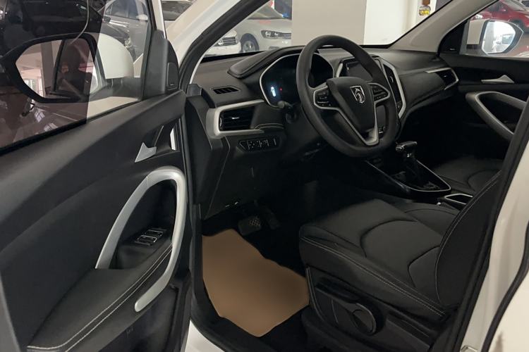 Used Baojun 530 2021 Global Car Anniversary Edition 1.5T CVT Luxury Model 6 Seats Interior 2