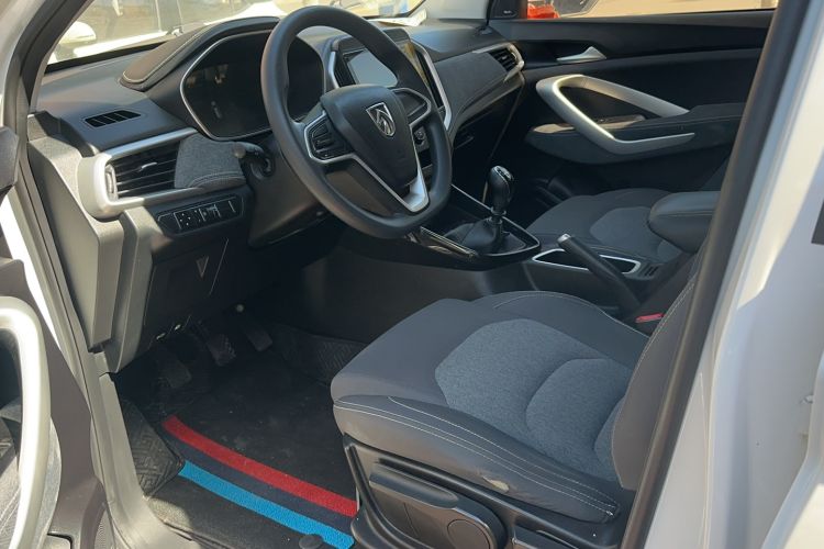 Used Baojun 530 2021 Global Car Anniversary Edition 1.5T Manual Comfort Version 7 Seats Interior 2