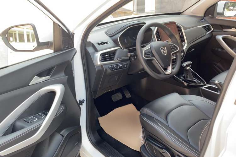 Used Baojun 530 2021 Global Car Anniversary Edition 1.5T CVT Luxury Model 6 Seats Interior 2