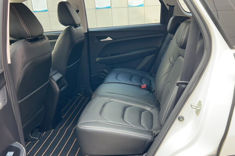 Used Baojun 530 2021 Global Car Anniversary Edition 1.5T CVT Luxury Model 7 Seats Interior 3