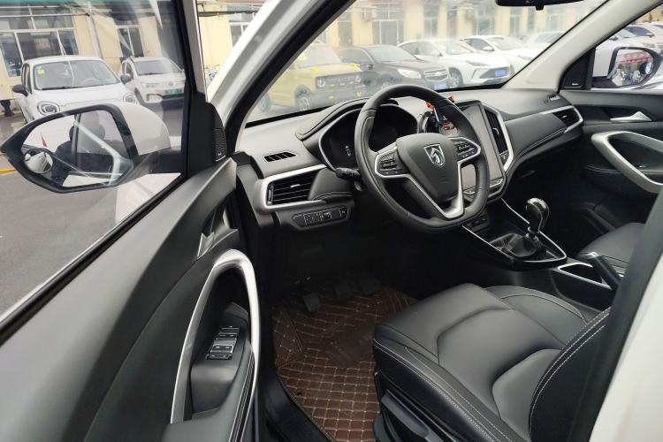 Used Baojun 530 2021 Global Car Anniversary Edition 1.5T Manual Prestige Model 6 Seats Interior 3