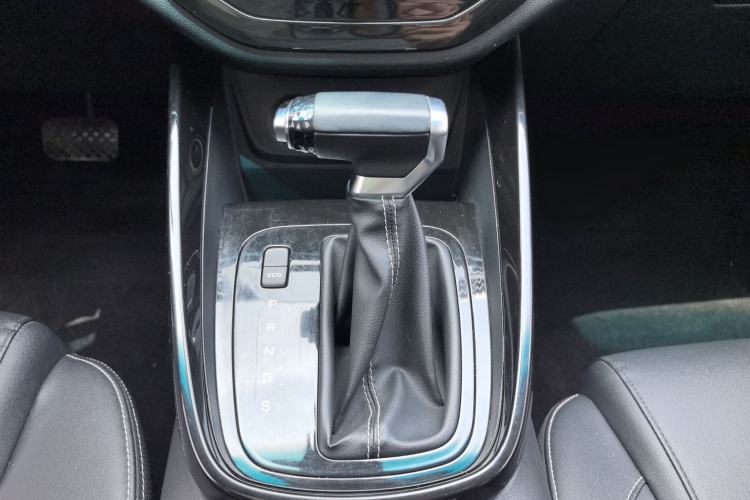 Used Baojun 530 2021 Global Car Anniversary Edition 1.5T CVT Prestige Connected Model 7 Seats Interior 3