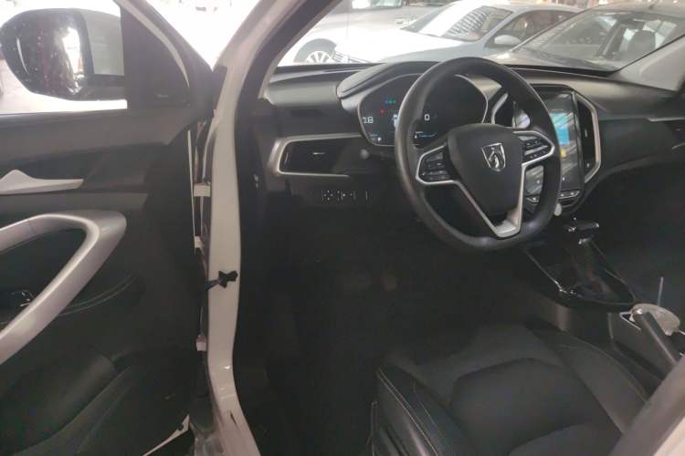 Used Baojun 530 2021 Global Car Anniversary Edition 1.5T CVT Luxury Model 7 Seats Interior 3