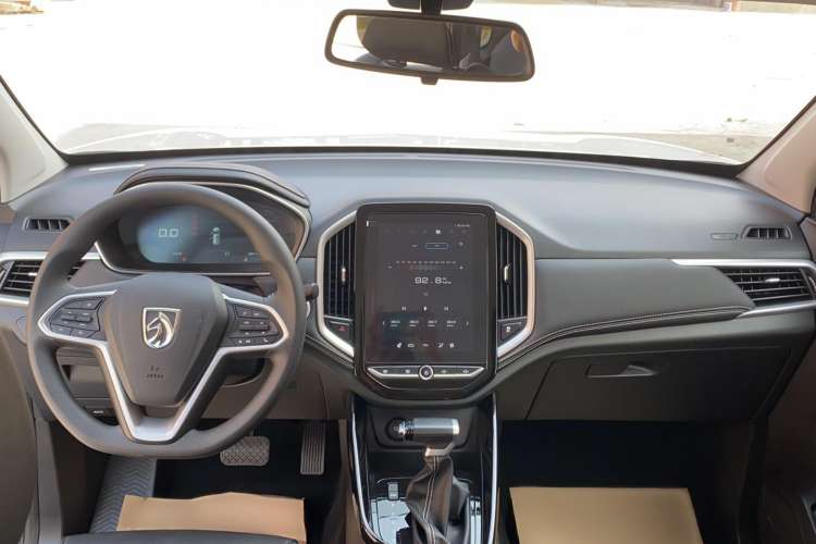 Used Baojun 530 2021 Global Car Anniversary Edition 1.5T CVT Luxury Model 6 Seats Interior 3