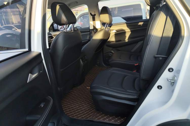 Used Baojun 530 2021 Global Car Anniversary Edition 1.5T Manual Prestige Model 6 Seats Interior 4
