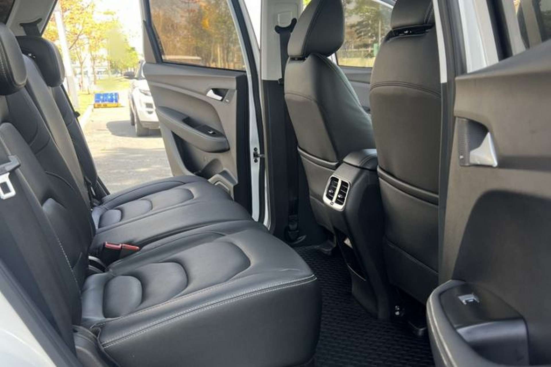 Used Baojun 530 2021 Global Car Anniversary Edition 1.5T CVT Luxury Model 7 Seats Interior 4