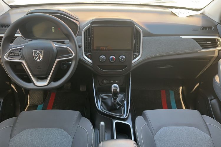 Used Baojun 530 2021 Global Car Anniversary Edition 1.5T Manual Comfort Version 7 Seats Interior 4