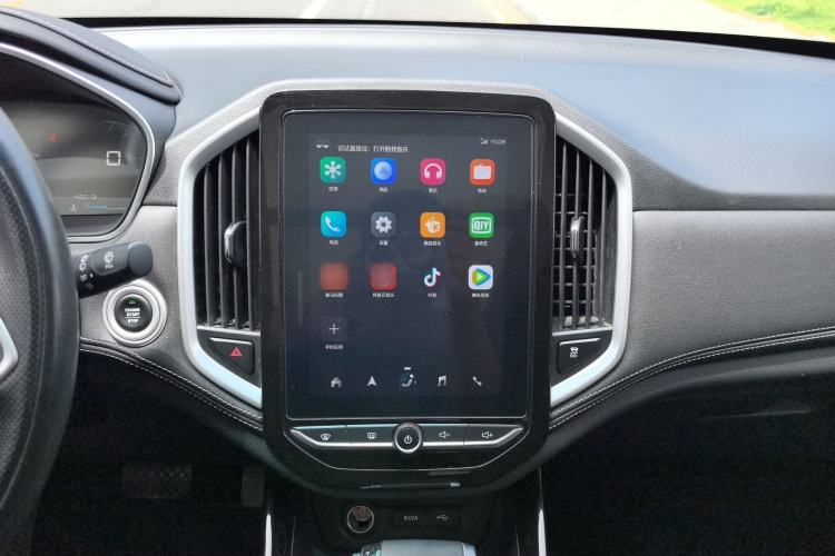 Used Baojun 530 2021 Global Car Anniversary Edition 1.5T CVT Prestige Connected Model 7 Seats Interior 4