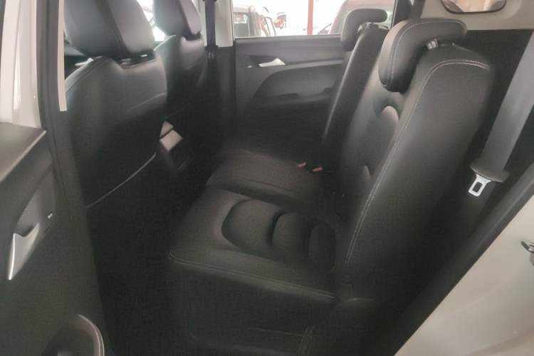 Used Baojun 530 2021 Global Car Anniversary Edition 1.5T CVT Luxury Model 7 Seats Interior 4