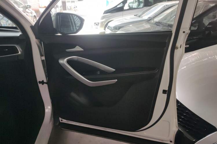 Used Baojun 530 2021 Global Car Anniversary Edition 1.5T CVT Luxury Model 7 Seats Interior 5
