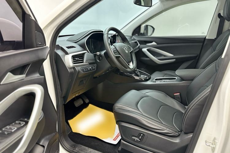 Used Baojun 530 2021 Global Car Anniversary Edition 1.5T CVT Prestige Connected Model 5 Seats Interior 6