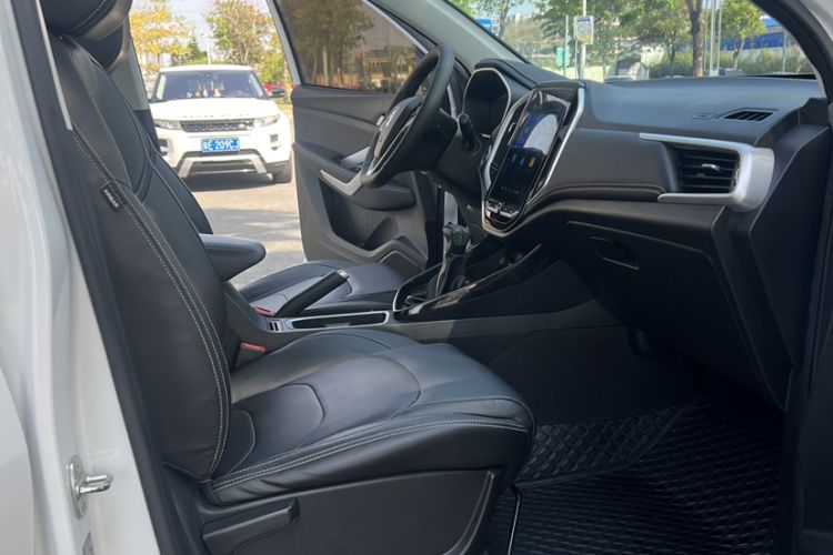 Used Baojun 530 2021 Global Car Anniversary Edition 1.5T CVT Luxury Model 7 Seats Interior 7