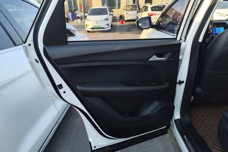 Used Baojun 530 2021 Global Car Anniversary Edition 1.5T Manual Prestige Model 6 Seats Interior 8
