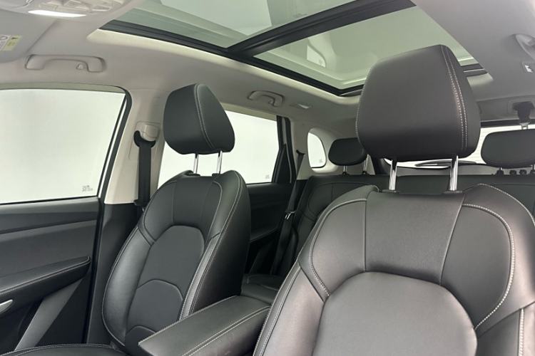 Used Baojun 530 2021 Global Car Anniversary Edition 1.5T CVT Prestige Connected Model 5 Seats Interior 9